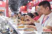 梦见野兔“嗦粉”经济火热 中国多地“食力”出圈